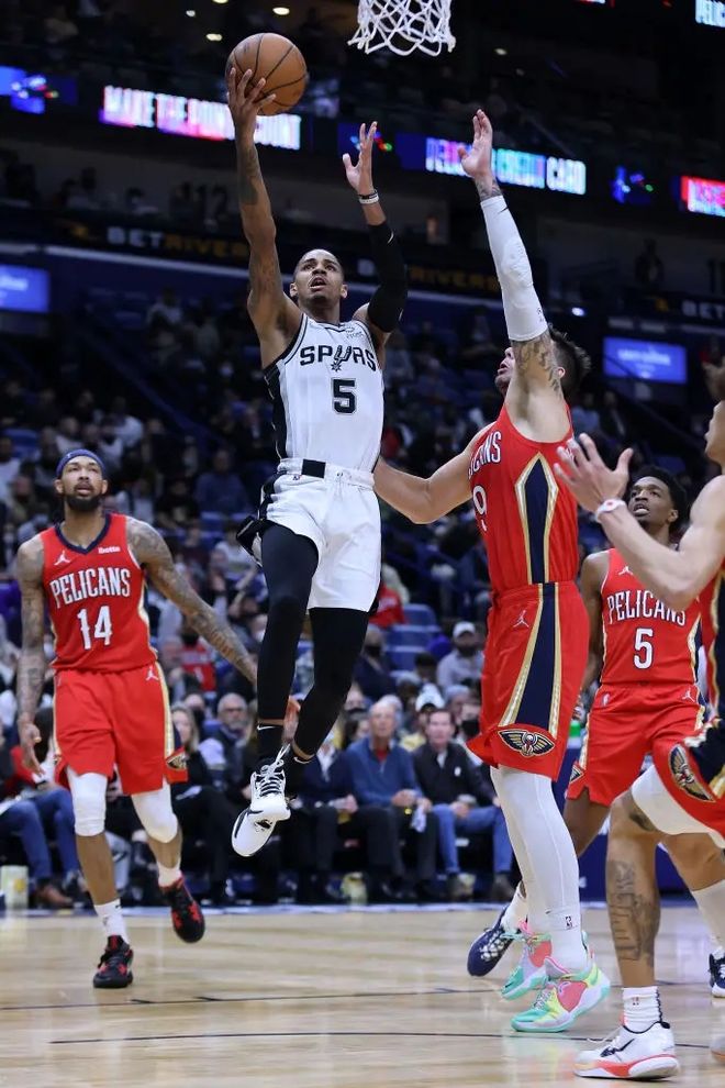 关于加时末段体能课后，瓦伦西亚调整名单备战全明星赛，质疑声仍在，年轻球员得到机会的信息