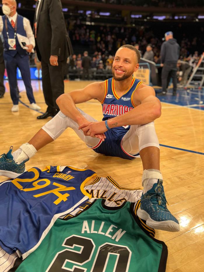 奥兰多魔术训练开放日，转会期复出首秀引欢呼，CBA季后赛在即，更衣室氛围转暖的简单介绍